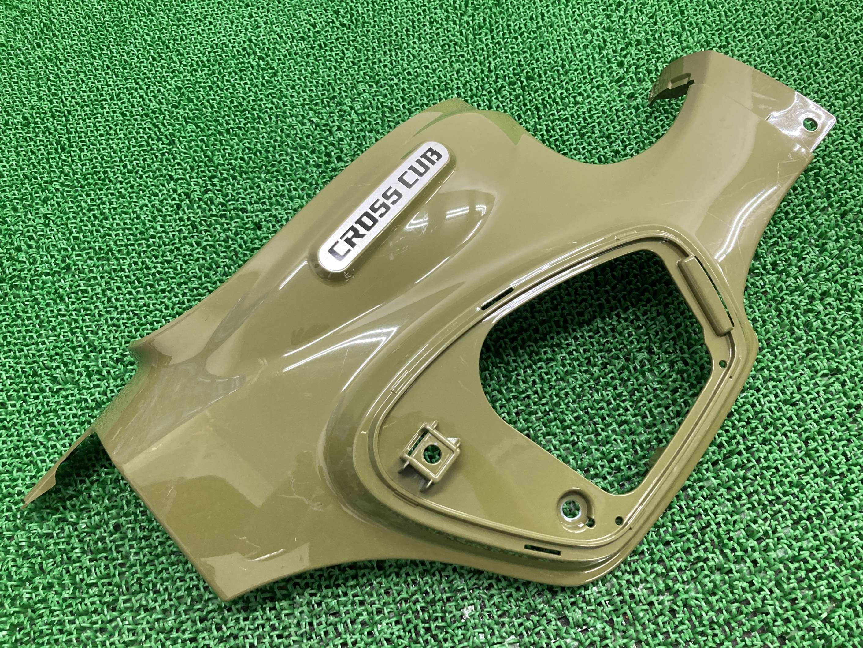 クロスカブ110 サイドカウル 右 カーキ K88 ホンダ 純正 バイク 部品 JA45 CrossCub110 CC110 シートカウル サイドカバー 割れ欠け無し 車検 Genuine 【中古】 lH｜ティーエスパーツ　店