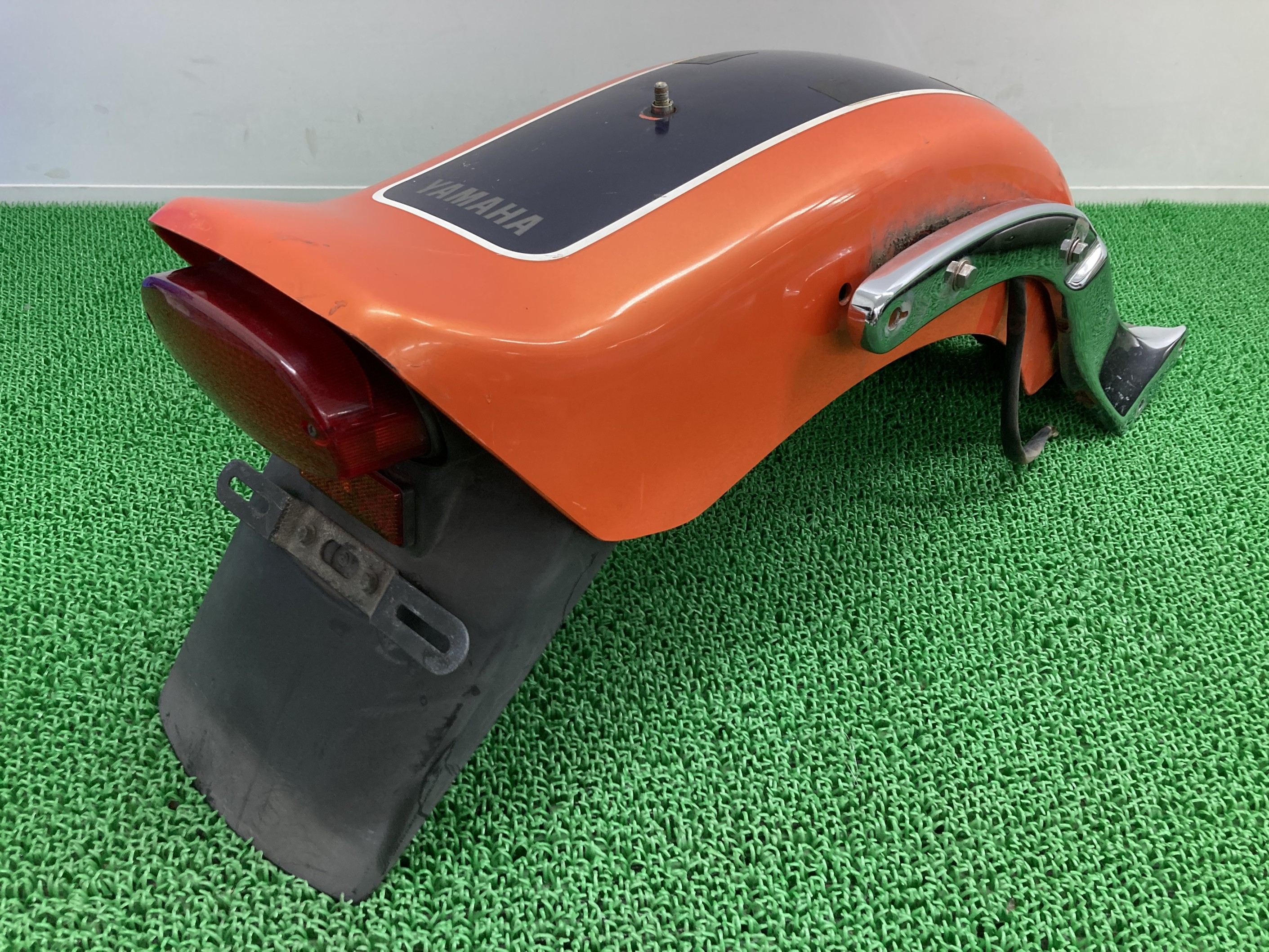ドラッグスター400 リアフェンダー 橙M ヤマハ 純正 バイク 部品 4TR VH01J ステー テールランプ XVS400 DS400 割れ欠け無し コケキズ無し 車検 Genuine 【中古】 rR｜ティーエスパーツ　店 15,260円