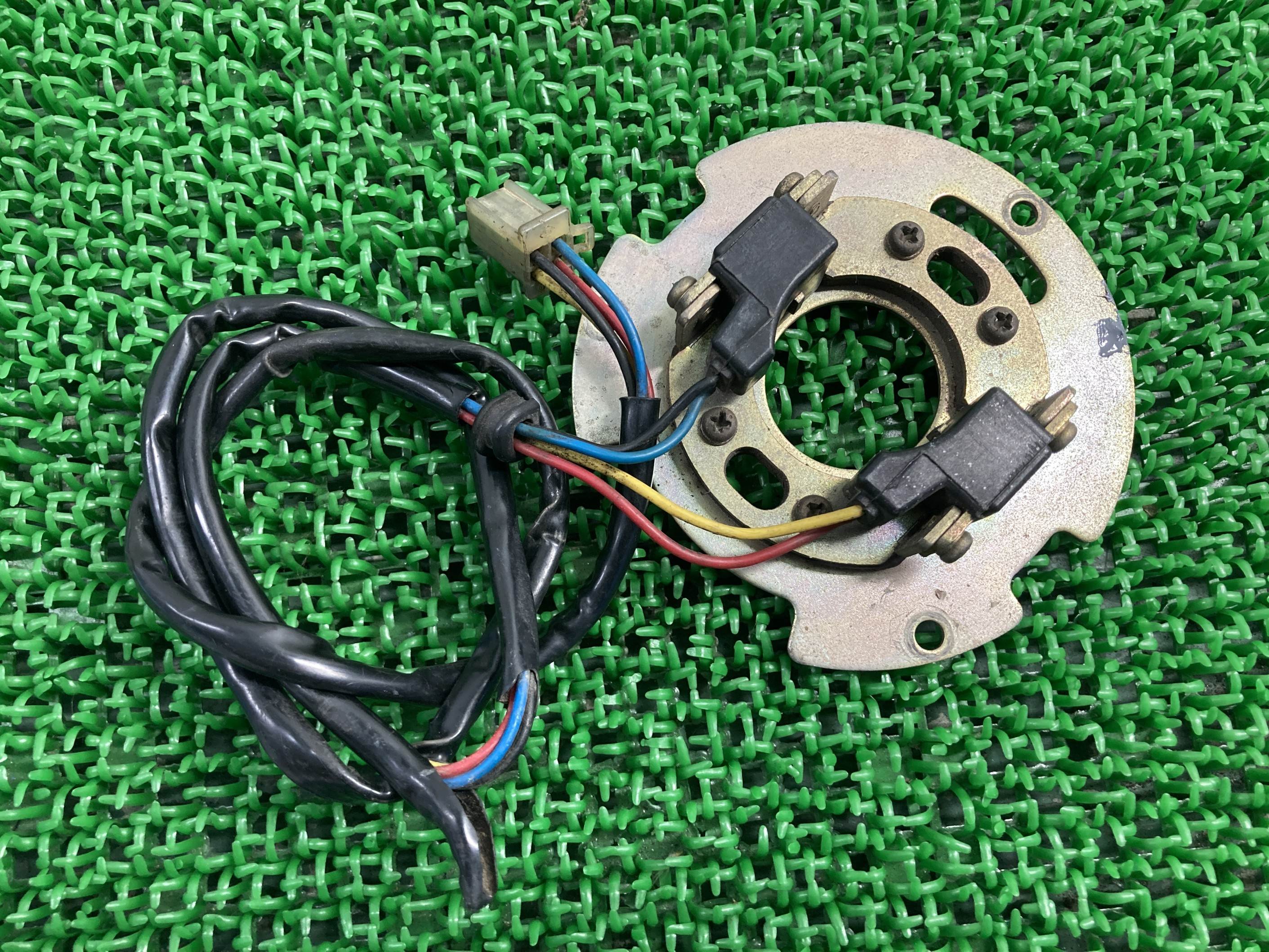 Z1000MK2 ピックアップコイル カワサキ 純正 バイク 部品 Z100MK2 パルシングコイル パルスセンサー ステーターコイル 機能的問題なし 品薄 おすすめ品 車検 Genuine 【中古】 qN｜ティーエスパーツ　店