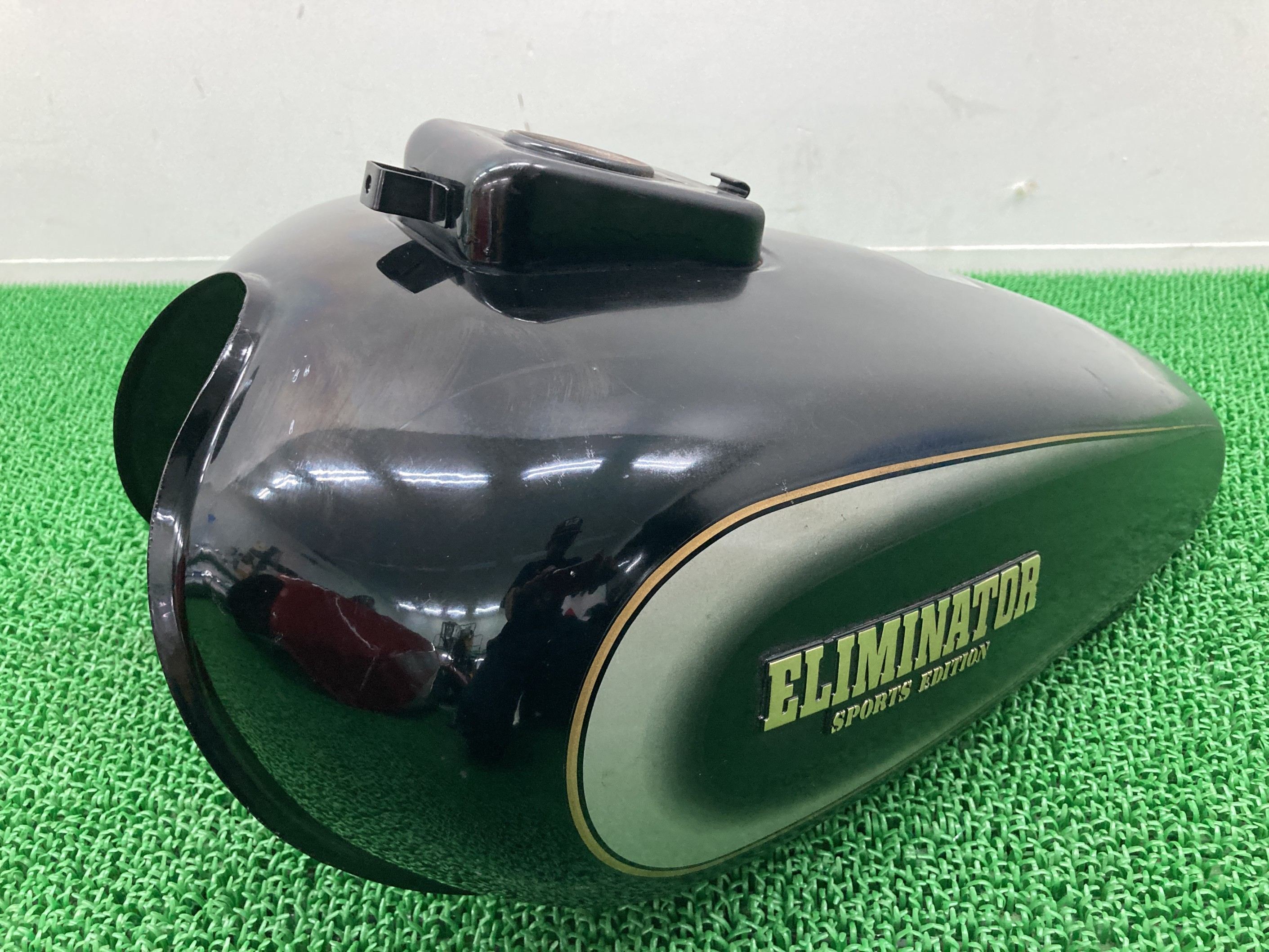 エリミネーター250SE タンク 黒 カワサキ 純正 バイク 部品 EL250A ELIMINATOR250SE フューエルタンク 燃料タンク ガソリンタンク 修復素材に サビ無し 車検 Genuine 【中古】 Yo|ティーエスパーツ 店
