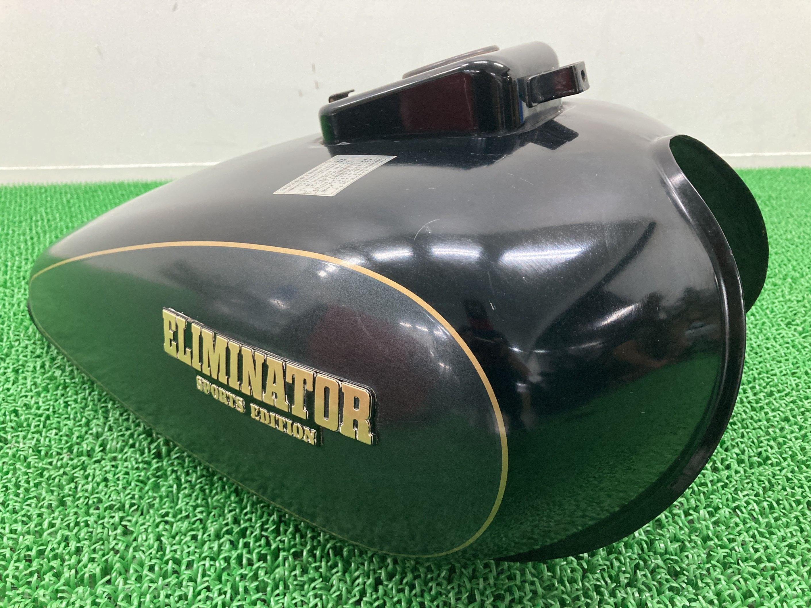 エリミネーター250SE タンク 黒 カワサキ 純正 バイク 部品 EL250A ELIMINATOR250SE フューエルタンク 燃料タンク ガソリンタンク 穴あき無し 修復用に 車検 Genuine 【中古】 wW｜ティーエスパーツ　店