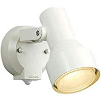 AU40628L＜br /＞エクステリア LEDスポットライト＜br /＞人感センサー付タイマー付ON-OFFタイプ 散光＜br /＞非調光 電球色 防雨型 白熱球100W相当＜br /＞コイズミ照明 照明器具 庭 勝手口 バルコニー用 ライトアップ用照明