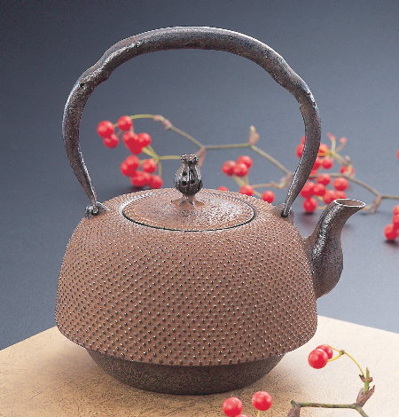 鉄瓶 清末作 23型 南部型 アラレ 南部鉄器 南部鉄瓶 岩鋳 鉄分補給 IH対応 直火 ガス火 工芸品 国産 日本製 伝統工芸 ケトル 鉄やかん 鉄製 健康 和食器 プレゼント ギフト 贈り物 贈物 安い おしゃれ お手頃