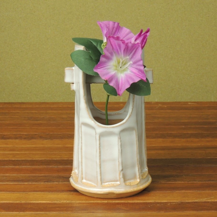 萩焼の花瓶です。 萩焼の花瓶🌺｜山口朝日放送