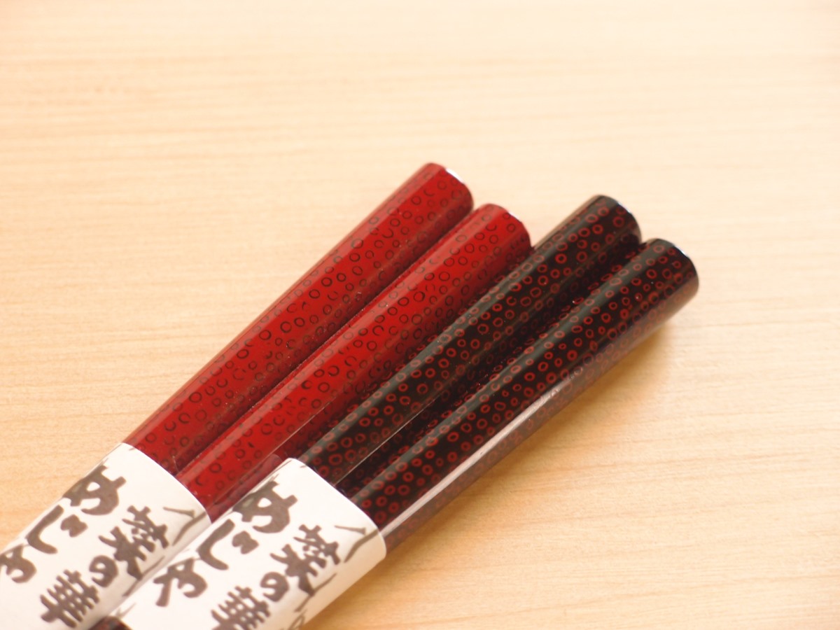 【夫婦関係箸 菜の華めじゃ】七々子塗 黒(大)・赤(中)