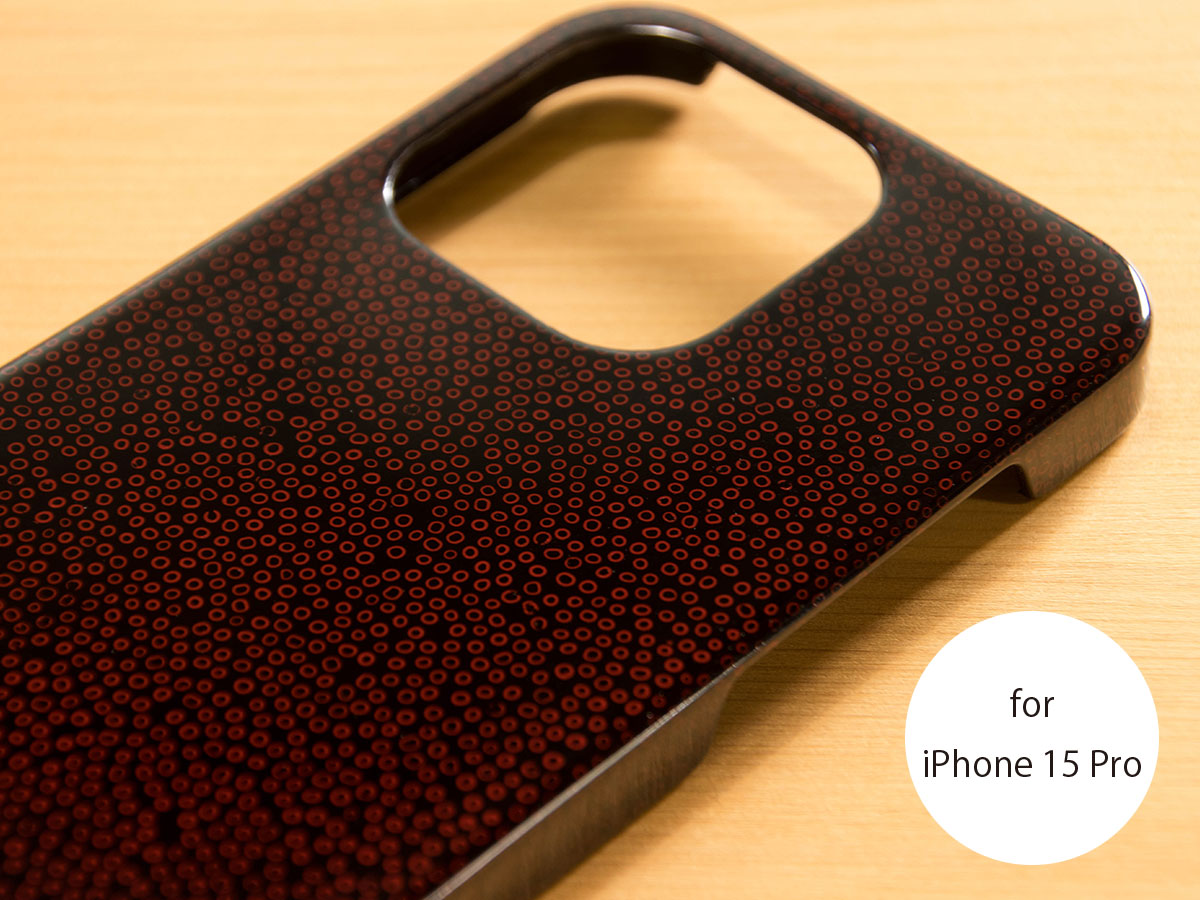 【iPhone入れもの】七々子塗 黒[赤種] [for iPhone 15 Pro]