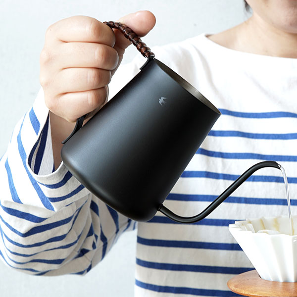 TSUBAME Drip pot colors Black 600ml / MB ツバメ コーヒードリップポット 黒いこと 2～4杯ステンレス鋼製 籐の持ち手 / 新潟県燕市 / 御手々ドリップ / 湯わかし 直火・IH当て嵌める不可