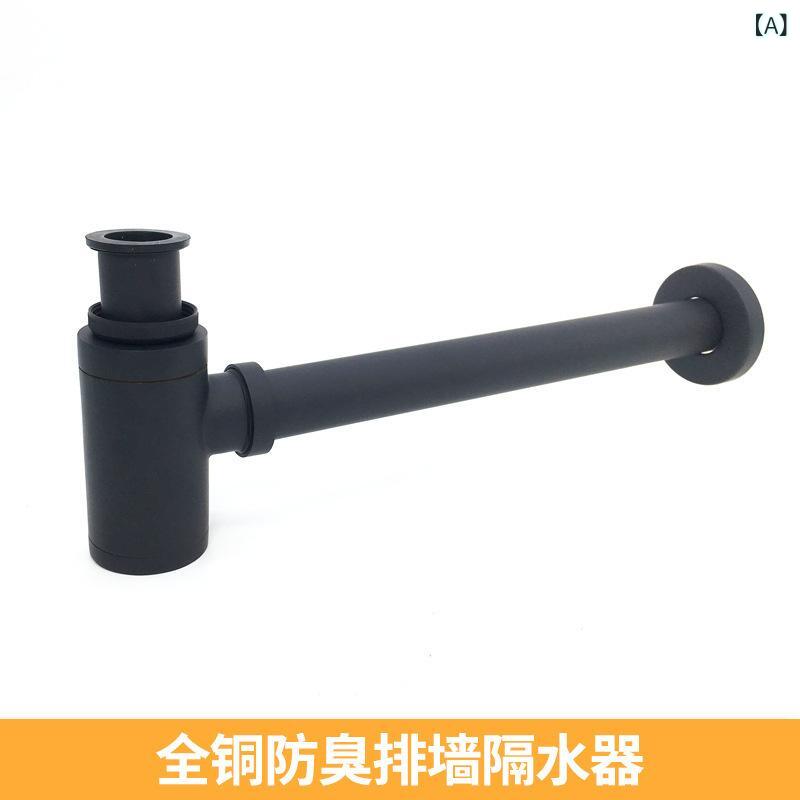 壁に 入れて 水を 水抜き します。 銅の 洗面 器の 下に 水を 入れます。