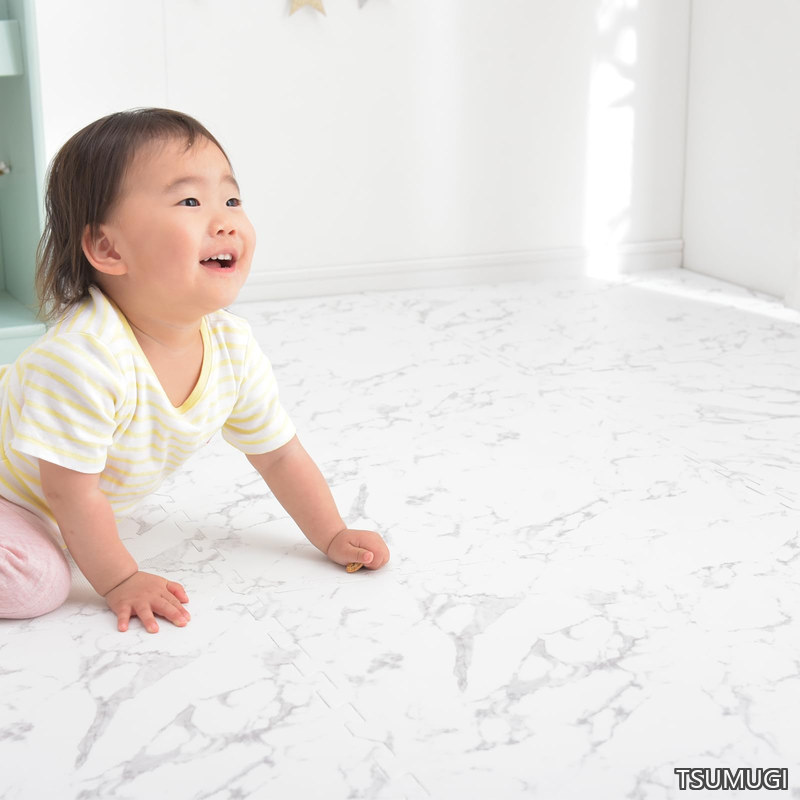 【送料無料】ジョイントマット 大判59cm 厚み10mm 6畳用 32枚組 防音 保温性 床暖房対応 ノンホルムアルデヒド サイドパーツ付き 大理石調 マーブルホワイト 31800003 (65136)|つむぎハウス