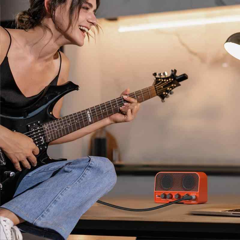 ミニアンプ エレキアンプ 小型 2つサウンドチャンネル ヘッドホン端子搭載 音量調節 Bluetooth機能 自宅 練習用