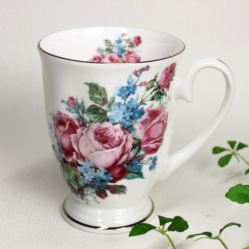 楽天市場】ボーンチャイナ ほんのりピンクの薔薇で飾るカップ