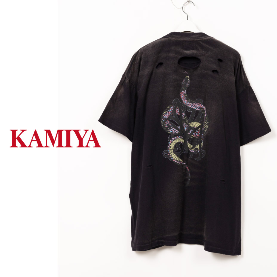 KMY SNAKE Distressed Tee KAMIYA カミヤ G14TS080 tシャツ メンズ レディース 半袖 おしゃれ 可愛い かわいい ブランド 綿 綿100% ゆったり 大きいサイズ カジュアル スネーク 蛇 プリント ダメージ加工 ヴィンテージ風 ブラック 黒 2026 冬 春 春夏
