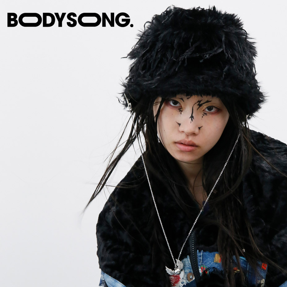 WIG-LIKE HAT BS259704 ブランド BODYSONG. ボディソング バケットハット 紐付き バケット ハット 61cm レディース メンズ 大きめ バケハ 帽子 チェーン ネックレス フェイクファー 派手 おしゃれ かわいい 可愛い 国産 日本製 2026 冬 春 春夏