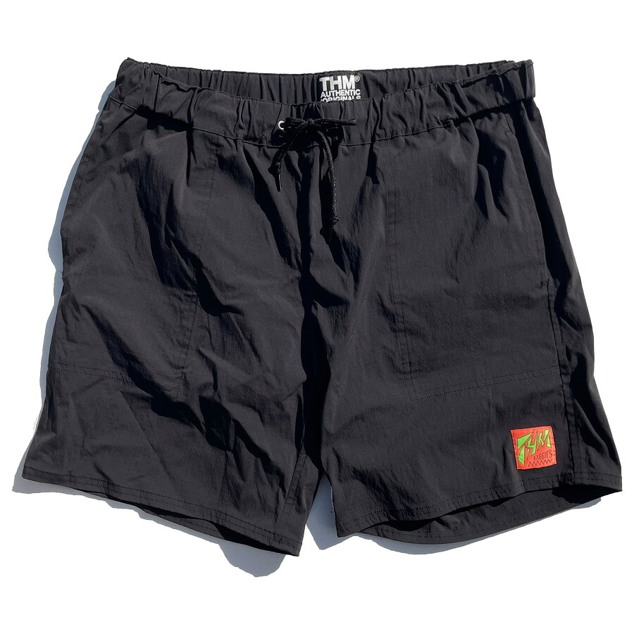 THE HARD MAN(ザハードマン)/ ハイブリッドショーツ ストレッチ街履きボードショーツ / Neon tag shorts- Black / THM-0685 / メンズ ブラック 海パン 水着 スウィムショーツ サーフパンツ 水陸両用 速乾 WAX｜タータスストアー大阪