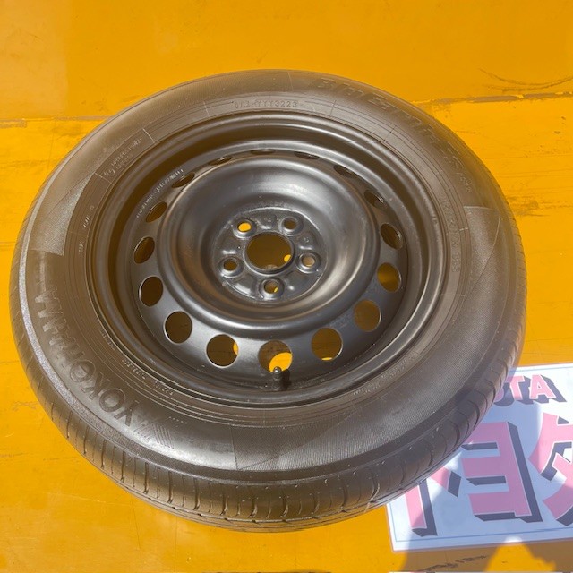 【中古】スペアタイヤに最適トヨタ純正スチールホイール、シエンタ (MXPC10G,MXPL10G、MXPL10G) ＋6.2mm9分山2023年生産ヨコハマブルーアース185/65R15、1本価格、テンパータイヤ、応急用に最適、通常使用もOK画像