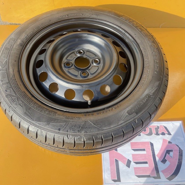 【中古】スペアタイヤに最適＜br /＞トヨタ純正スチールホイール、5J15+39、100/4穴、ヴィッツ、ヤリス、アクア、＜br /＞＋5.4mm8分山2021年生産深溝ファルケンタイヤ＜br /＞175/65R15、１本＜br /＞テンパータイヤ、応急用に最適、通常使用もOK