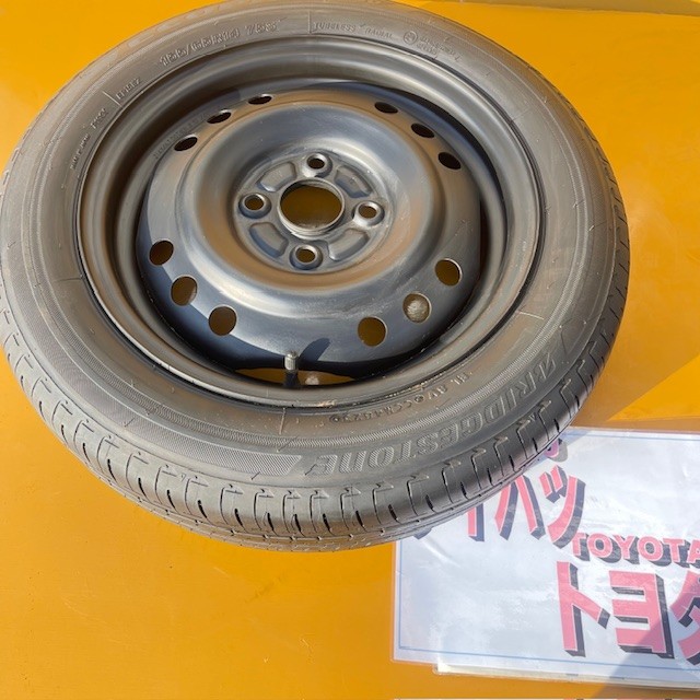 【中古】スペアタイヤ＜br /＞ダイハツ､トヨタ純正スチールホイール＜br /＞＋5.7mm9.5分山2023年生産ブリヂストンタイヤ＜br /＞155/65R14､１本＜br /＞テンパー応急用＜br /＞曲げた時の交換用に、通常使用OK＜br /＞ウェイク /キャスト/タント/ミライース/ミラジーノ/キャンバス