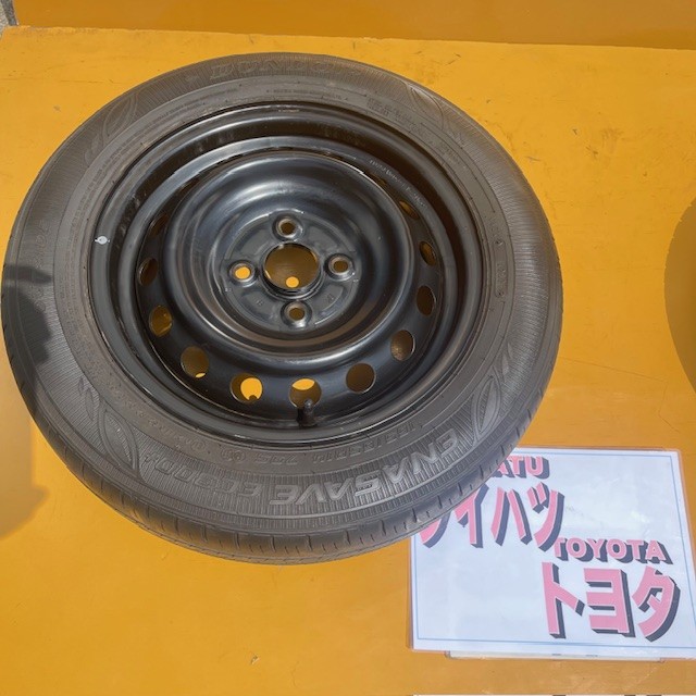 【中古】スペアタイヤ＜br /＞ダイハツトヨタ純正スチールホイール＜br /＞＋4.5mm7分山2021年生産日本製ダンロップタイヤ＜br /＞165/65R14､１本＜br /＞テンパー、応急用＜br /＞曲げた時の交換用に、通常使用OK＜br /＞タンク/ルーミー/パッソ/ブーン/トール/ルーミーカスタム