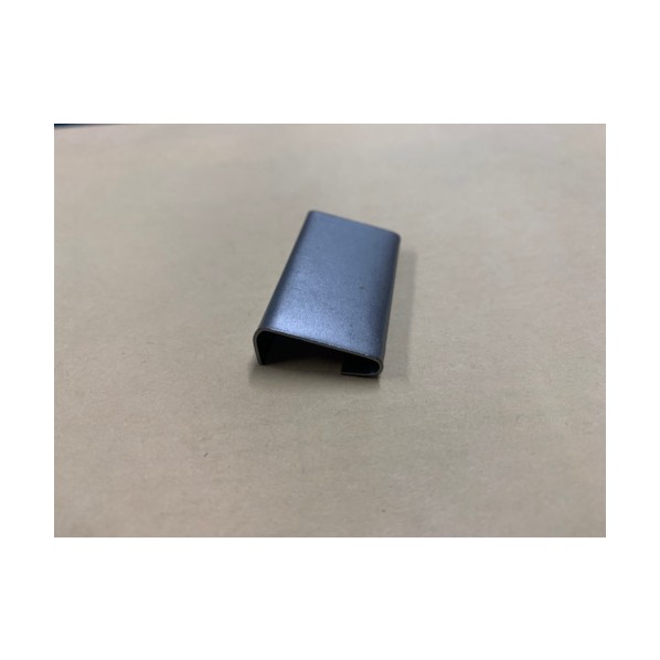 小島鋼業 帯鉄用シール片足オープン 0.6T×25W×38L KKSEAL-06X25X38KATAASHI 1000個