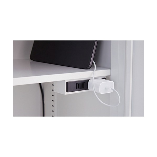 ※法人専用品※ナイキ コンセント付棚板 クリアーホワイト PKL-PT4-W 1枚｜DIY FACTORY ONLINE SHOP