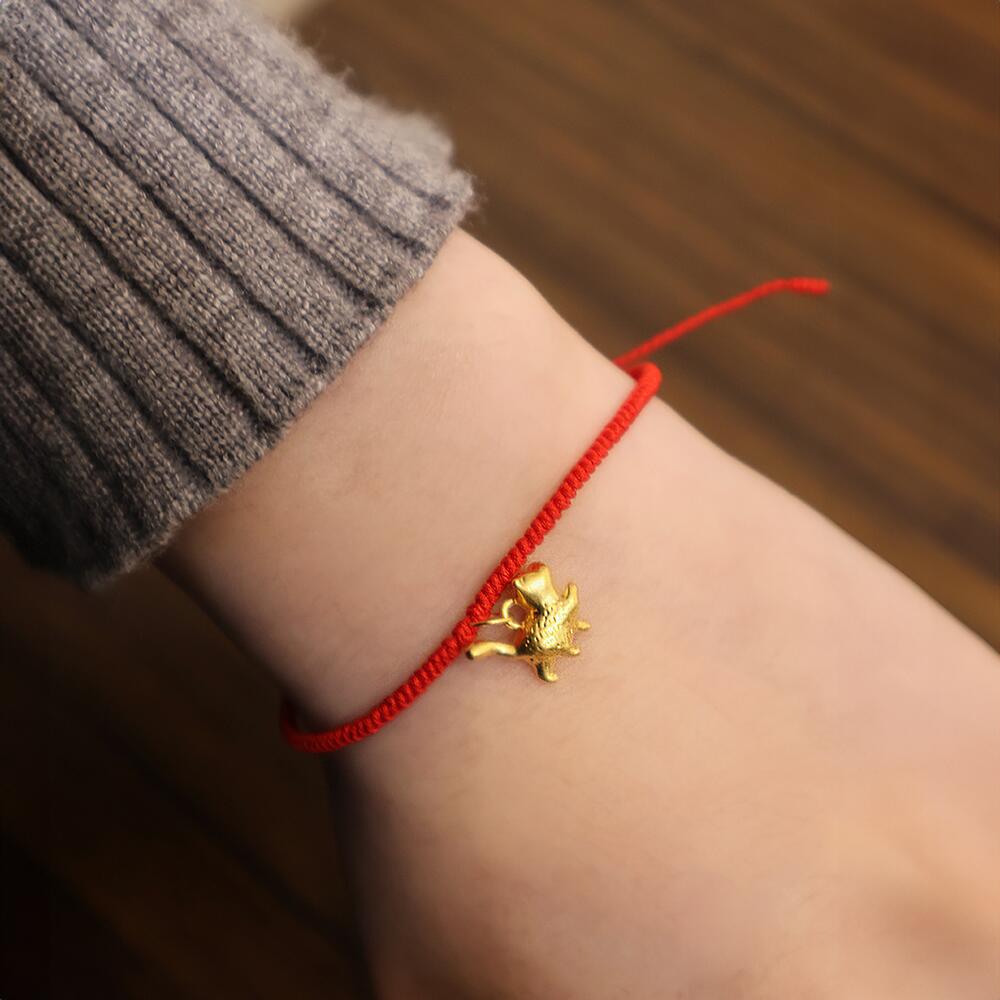 ★5倍ポイント★【888円割引商品】ランキング受賞 台湾製 24K 純金 猫モチーフ 赤編み込み ブレスレット 綿ロープ 調節可能 ギフト レディース アクセサリー【金寶峰銀樓 Goldensummit】【台湾直送】｜TW Direct