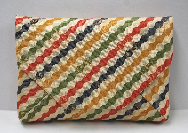 <茶道具・お稽古 数寄屋袋>数寄屋袋 正絹 裂名「万葉華紋」 お茶会やお稽古 ポーチ、小物入れに 帛紗等をすべて入れられます|お茶道具の宝雅堂