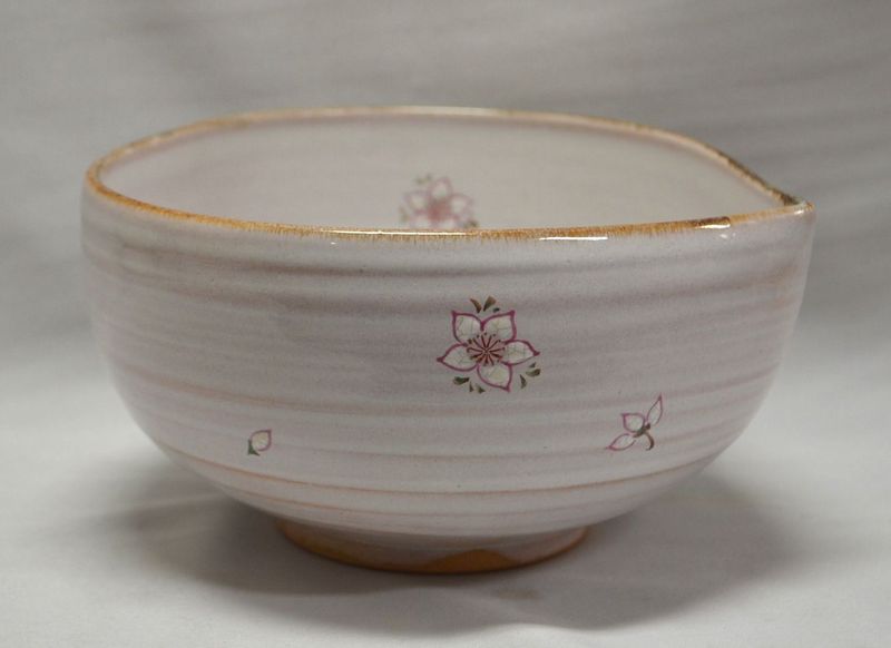 <茶道具・菓子器>灰釉 桃型 菓子鉢 中村良二作 たっぷりした、桃型の菓子鉢です。|お茶道具の宝雅堂
