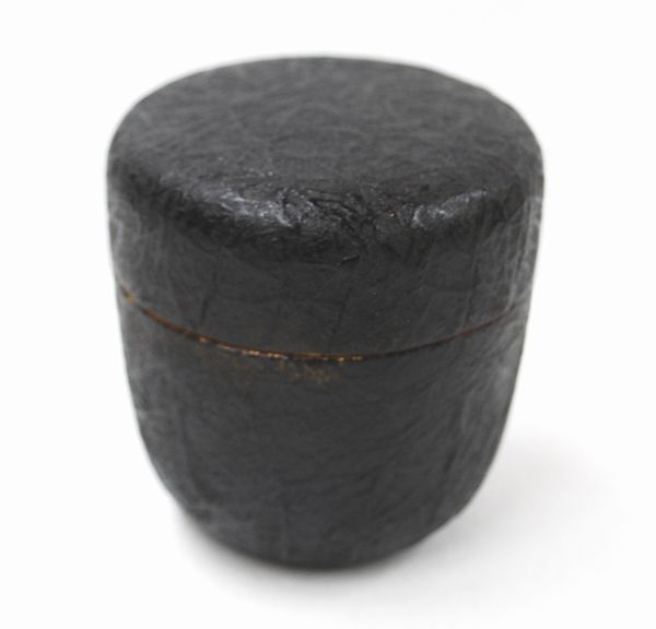 ＜茶道具・茶器、棗＞中棗 和紙張内六瓢蒔絵 岡本康光作 木製 時節を問わずにお使い走りいただけますお棗です
