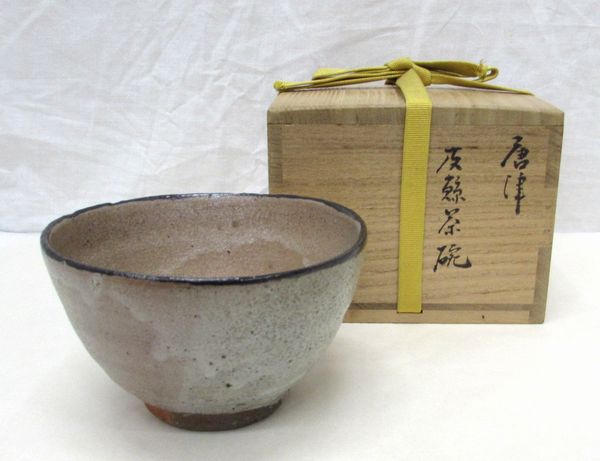 古物＜茶道具・茶碗＞唐津焼 皮鯨茶碗 西岡小十作 時節にかかわり合いなくお使い走りいただけます、唐津焼のよくできたお抹茶茶碗です 佐賀県 無季