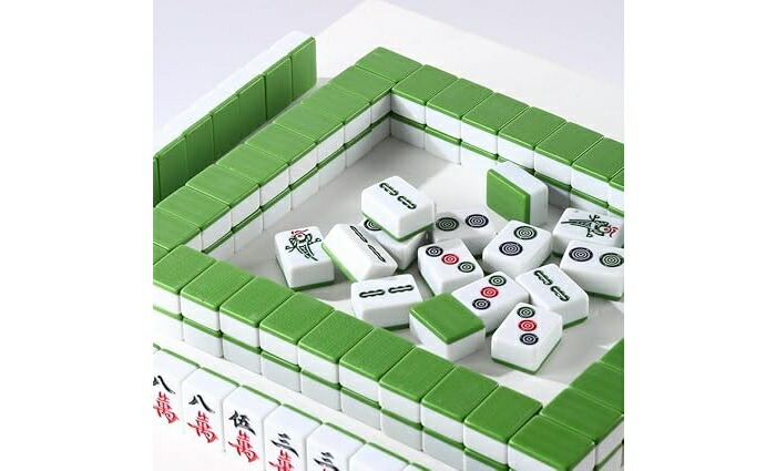 六華　ボードゲーム　アークライト　麻雀 麻雀をより遊びやすく、花火の美しさを加えたボードゲーム「六華