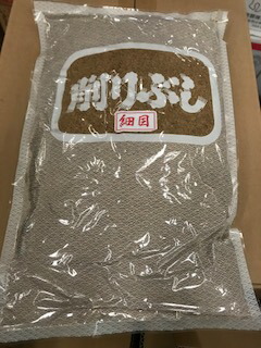 削り粉　さば　いわしふし　１ｋｇ（ケース１０袋入）