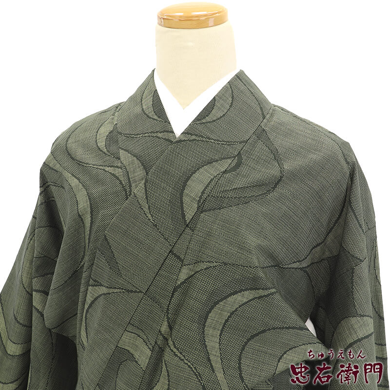 【マラソン連動】【30％OFF】【季節終了間近！袷着物ラストセール】リサイクル着物 リサイクル 大島紬 レディース 正絹 緑 曲線 身丈164cm 裄丈66.5cm 仕立て上がり着物 カジュアル 街着 【中古】 送料無料 即日発送