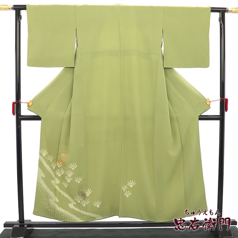 【中古】 付下げ 後ばらい下げ 附下 レディース 正絹 抹茶色 うさぎ 金駒刺しゅう 身たけ156糎 裄丈65.5糎 仕立てもの売り上げ金御召しもの 再利用御召しもの 再利用 貨物輸送無料 即日送りとどける