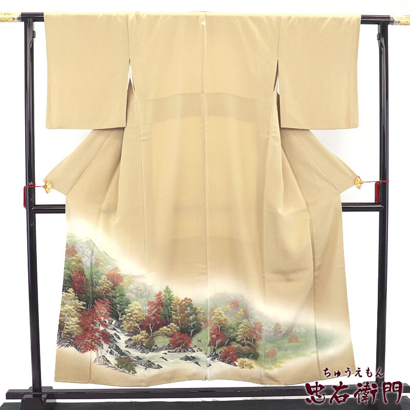 【中古】 色留袖 留袖 とめそで 訪問着仕立て レディース 正絹 ベージュ 手描き風 風景柄 一つ紋「蔦」 身丈156cm 裄丈65.5cm 仕立て上がり着物 フォーマル｜ビスコンティ＆きもの忠右衛門