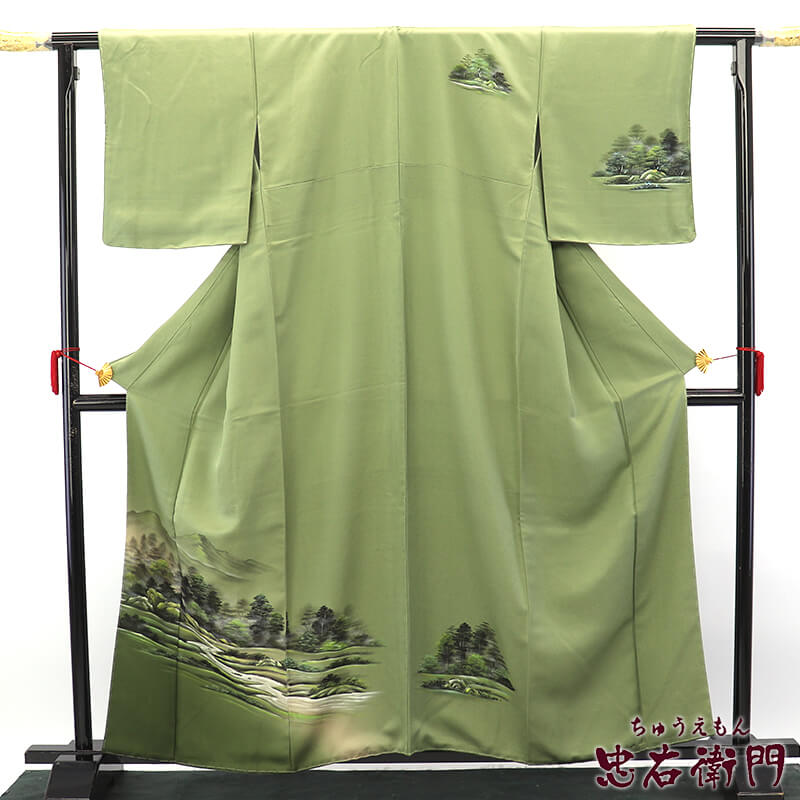 【中古】短い訪問着 レディース 正絹 緑 見晴らし柄 身たけ164糎 裄丈65糎 仕立てもの売り上げ金御召しもの 再利用御召しもの リユース御召しもの 即日送りとどける