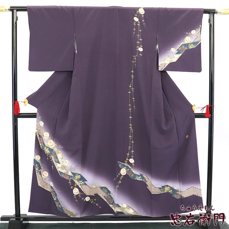 【中古】 短い訪問着 フォーマル 袷 レディース 正絹 紫 小粋 鹿の子 菊 書き判 身たけ158.5糎 裄丈64.5糎 華燭の典 寄りあい 観劇 M大きさ好いかげんに