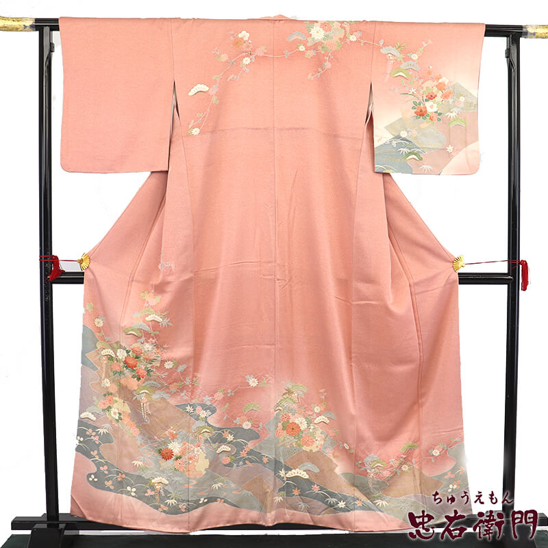 【中古】 短い訪問着 フォーマル 袷 レディース 正絹 サクラ色 分け取り絞り 松 花筏 晴れ晴れしい 身たけ162糎 裄丈66糎 華燭の典 寄りあい はいり込む式 卒式 七五三 M～L大きさ好いかげんに