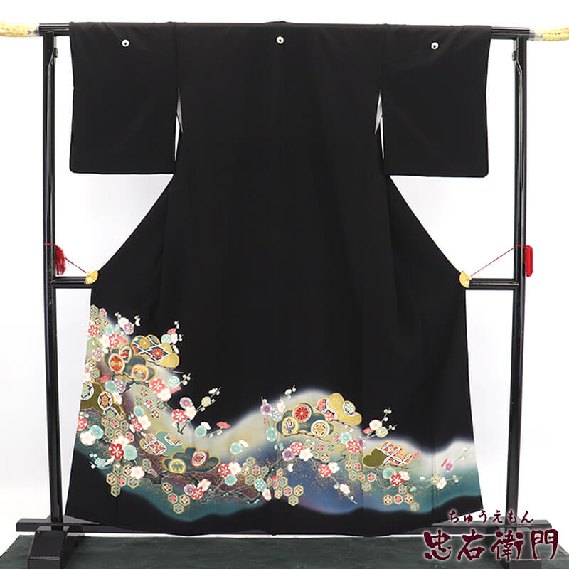 【中古】 黒留袖 留袖 袷 レディース 正絹 黒 丸に下り藤 五つ紋 亀甲 梅 松 伝統文様 身丈161.5cm 裄丈65cm 結婚式 Mサイズ相当 リサイクル着物 リユース着物 中古着物 送料無料 即日発送