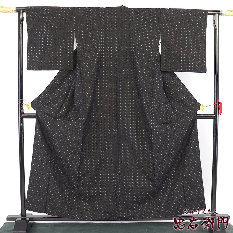 【中古】 大島紬 袷 レディース 正絹 黒褐色 絣柄 身たけ163糎 裄丈67糎 心地好い よそゆき 窈窕たる L大きさ好いかげんに 再利用御召しもの リユース御召しもの 中古御召しもの 貨物輸送無料 即日送りとどける