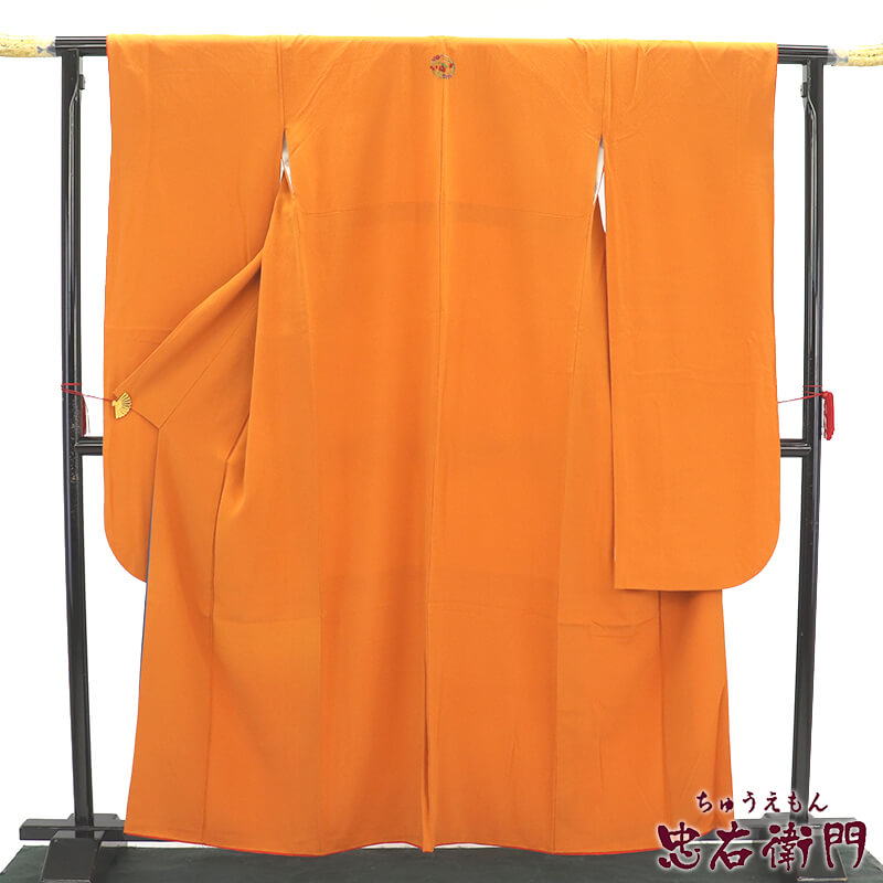 【中古】 振袖 長襦袢 ２点 セット 化繊 無地 三つ紋 飾り紋 オレンジ 無地 身丈163.5cm 裄丈66cm 舞台 衣装 個性的 M～Lサイズ相当 リサイクル着物 リユース着物 中古着物 送料無料 即日発送