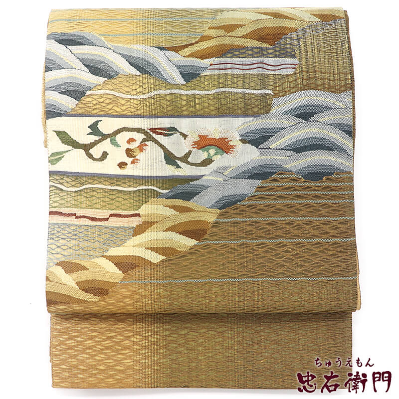 【中古】 袋帯 おしゃれ袋帯 洒落用 正絹 お太鼓柄 ベージュ 織柄 波 唐草 長さ450cm 幅31cm リサイクル 和装カジュアル おしゃれ 着物 仕立て上がりリサイクル帯 送料無料 即日発送
