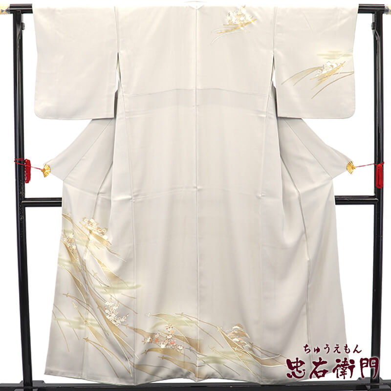 【中古】 付下げ 袷 レディース 正絹 薄灰 松 松葉 窈窕たる 身たけ158糎 裄丈65.5糎 観劇 会食 寄りあい M大きさ好いかげんに 再利用御召しもの リユース御召しもの 中古御召しもの 貨物輸送無料 即日送りとどける