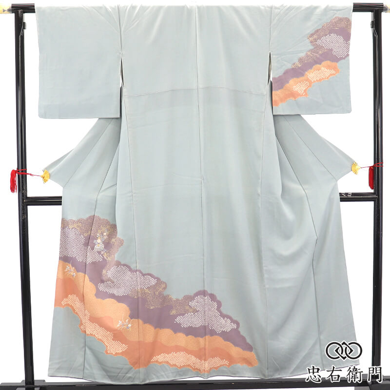 【中古】 付下げ 袷 レディース 正絹 灰色 雲取り 蜀江文様 刺繍 秋草文 上品 身丈158.5cm 裄丈65.5cm 入学式 卒業式 七五三 パーティ Mサイズ相当 リサイクル着物 リユース着物 中古着物 送料無料 即日発送