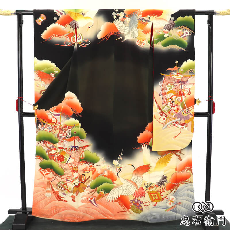 【中古】 アンティーク振袖 振袖 単品 一点物 レディース 正絹 黒 名著文様 宝尽くし文様 吉祥柄 身たけ166糎 裄丈62糎 ビンテージ 見せびらかす方角 見せびらかす方角 再利用御召しもの リユース御召しもの 中古御召しもの 貨物輸送無料 即日送りとどける