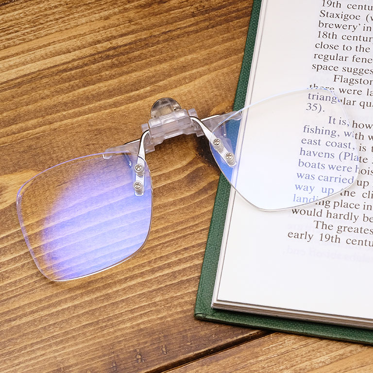 クリップオン シニアグラス メガネの上から 老眼鏡 1 0 Uvカット ブルーライト カット メンズ レディース ギフト プレゼント 人気商品は