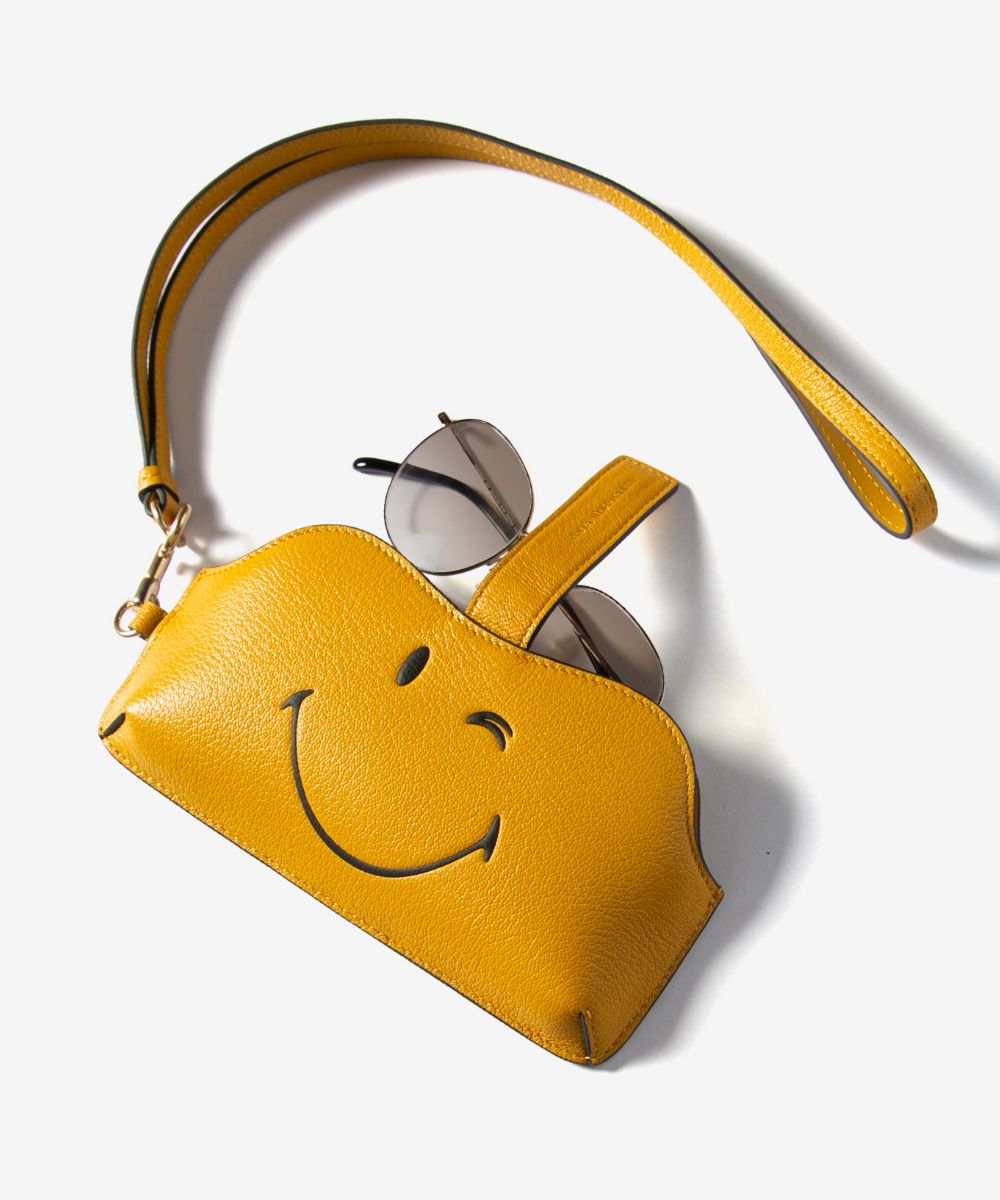 【新品未使用】ロンドン購入 アニヤハインドマーチ スマイリー革ステッカー Amazon.co.jp: [アニヤハインドマーチ] Smiley ステッカー