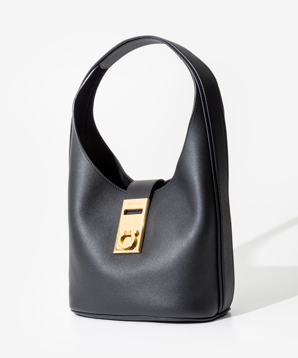 サルヴァトーレ フェラガモ Salvatore Ferragamo ハンドバッグ 214966 764 378 レディース バッグ ホーボーバッグ ミニバッグ お出かけ レザー ポーチ付き ガンチーニ バックル 旅行 ロゴ シンプル プレゼント ギフト 鞄 お祝い ブラック