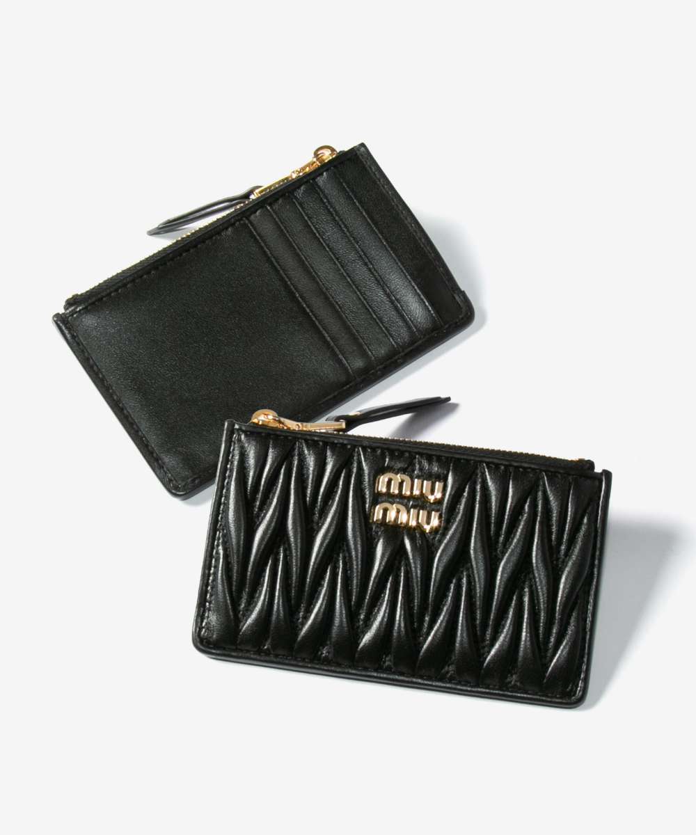 MIU MIU （ミュウミュウ） トランプ柄 ポーチ ミュウミュウ ラフィアのハート チェーンストラップ付ポーチ 赤