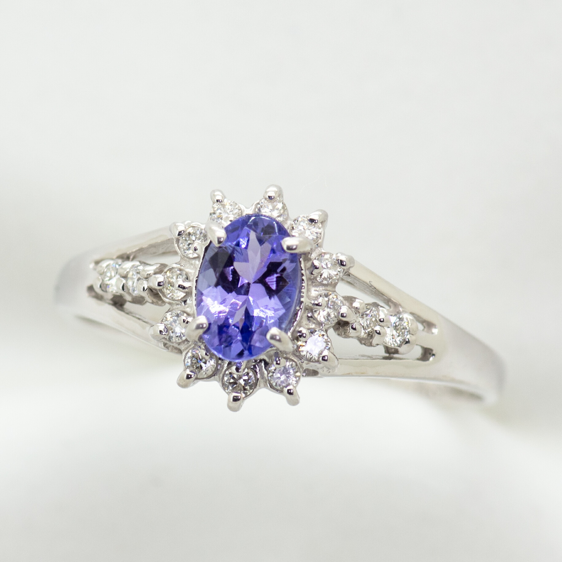 【選べる地金】タンザナイト リング 0.3ct K10WG/K10YG クラシカル フラワー|ubazakura