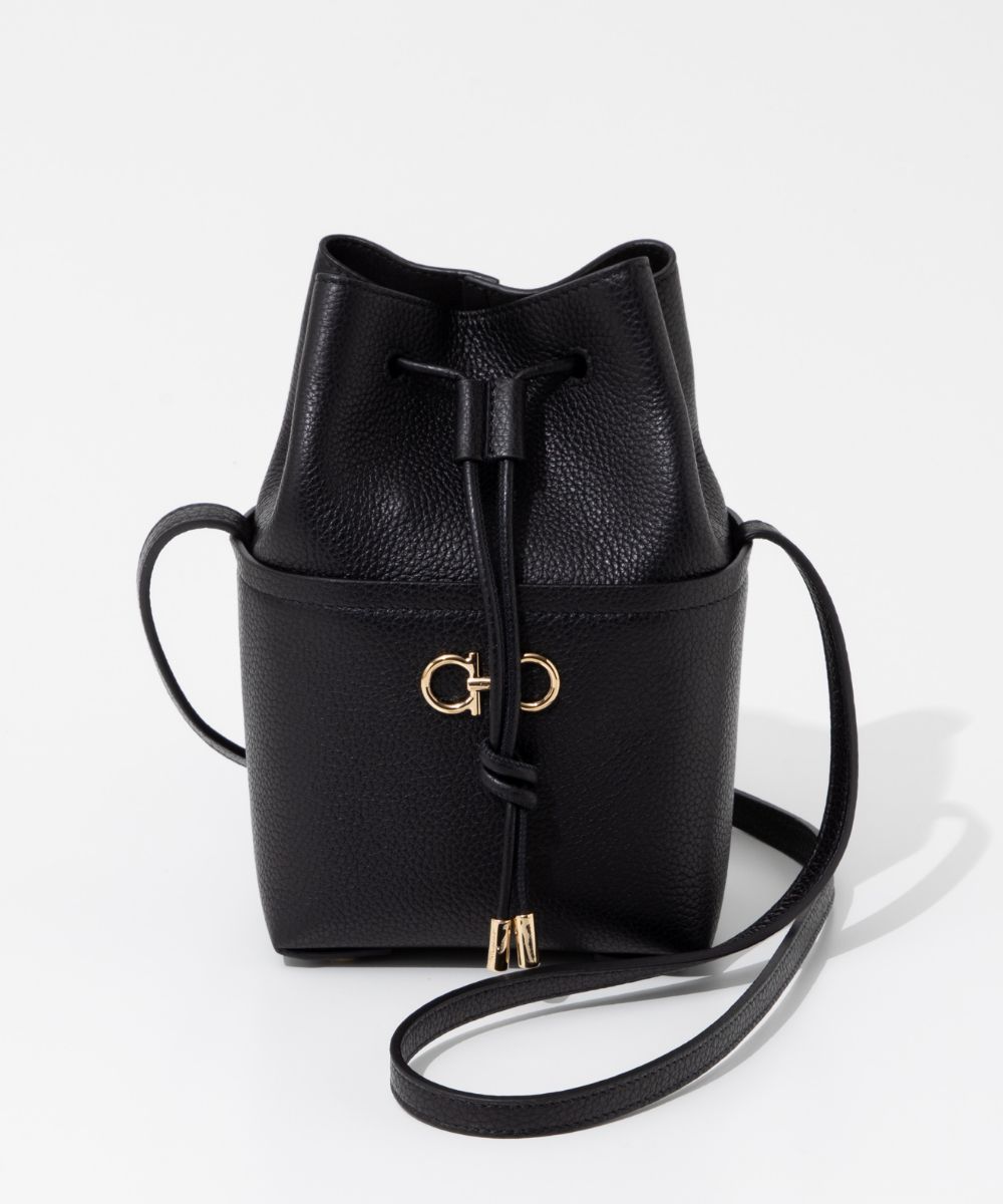 Ferragamoのレザーショルダーバッグ FERRAGAMO フェラガモ Salvatore Ferragamo バッグ ハンドバッグ